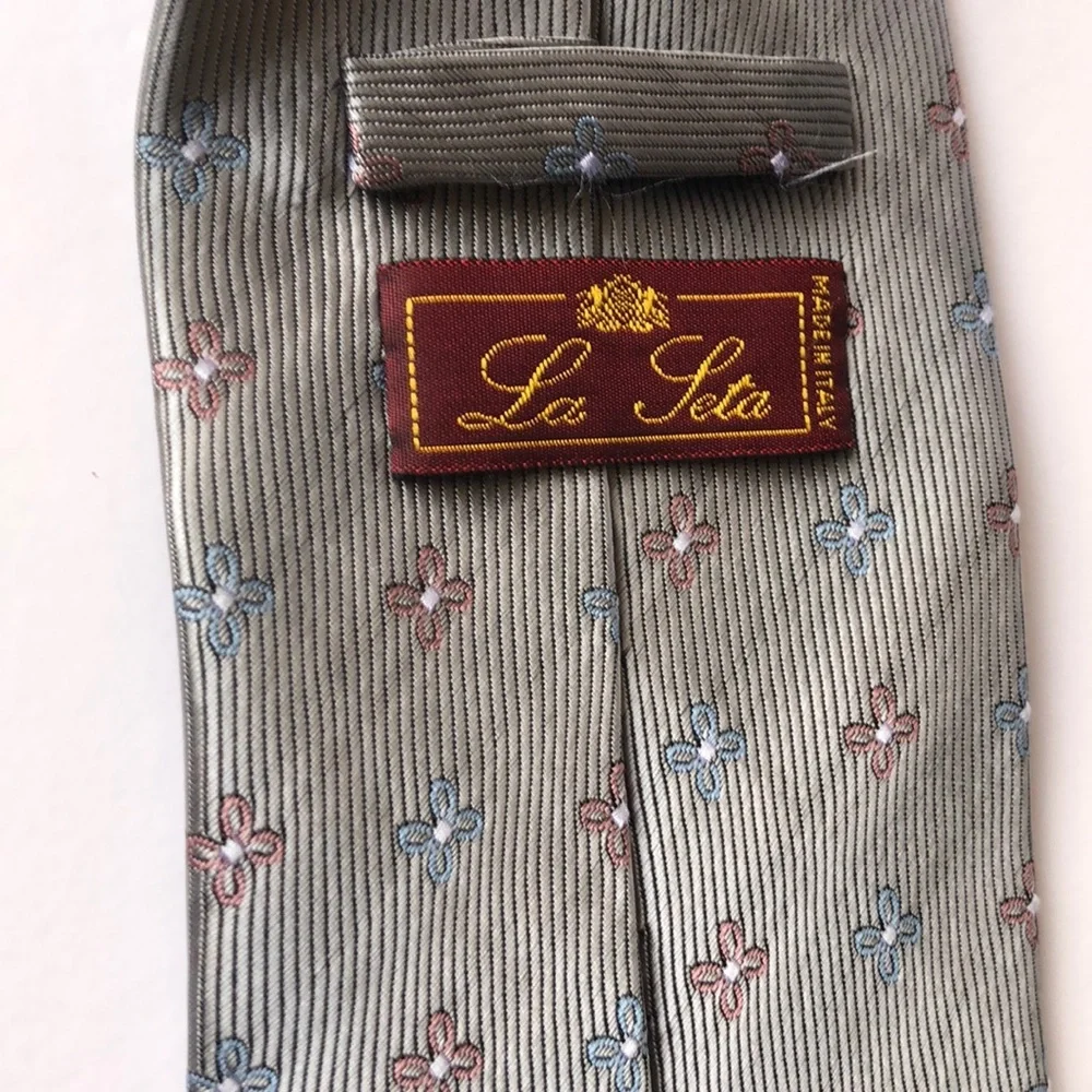 La Leta 100% Silk Floral Gray One Size business attire Tie